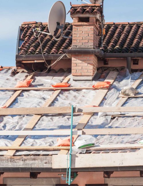 roof-damaged-to-repair-2026-01-07-02-20-29-utc_11zon